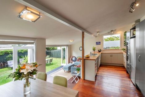 Photo of property in 71 Freyberg Street, Lyall Bay, Wellington, 6022