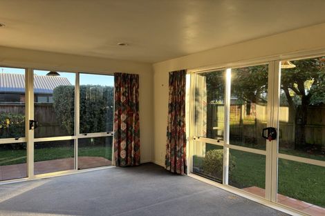 Photo of property in 4 Rosefield Lane, Northcote, Christchurch, 8052