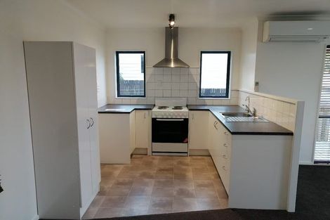 Photo of property in 5 Kemp Road, Massey, Auckland, 0614