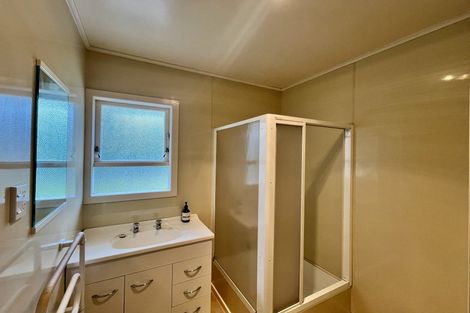 Photo of property in 11 La Rosa Street, Green Bay, Auckland, 0604
