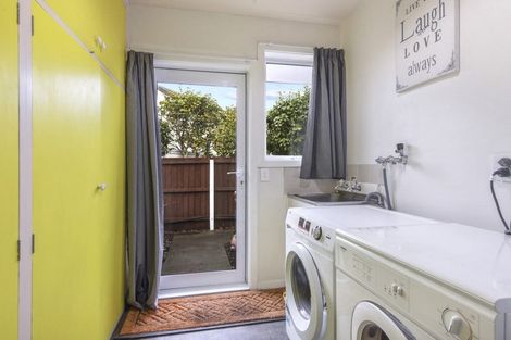 Photo of property in 17 Hillcrest Place, Avonhead, Christchurch, 8042