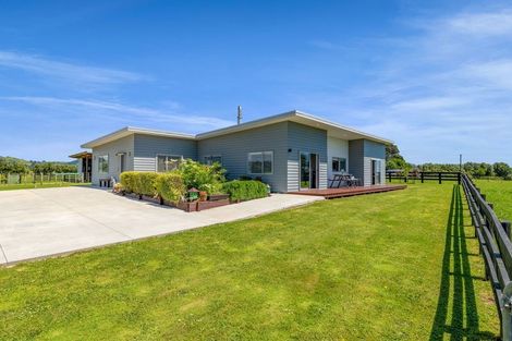 Photo of property in 43 Carrs Road, Urenui, 4377