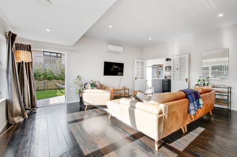 Photo of property in 16 St James Avenue, Helensville, 0800