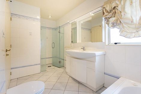 Photo of property in 17 Sea Vista Avenue, Beach Haven, Auckland, 0626