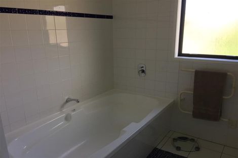 Photo of property in 40 Lyons Avenue, Murrays Bay, Auckland, 0630