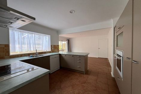 Photo of property in 8 Thornbill Rise, Unsworth Heights, Auckland, 0632