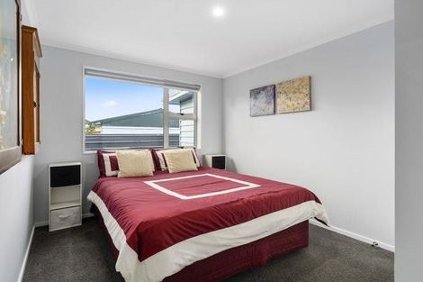 Photo of property in 58 Exeter Crescent, Takaro, Palmerston North, 4412