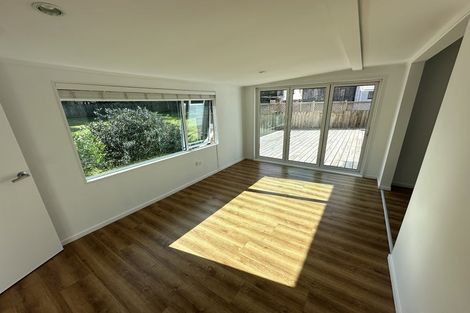 Photo of property in 2/130 Spinella Drive, Bayview, Auckland, 0629