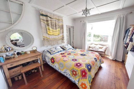 Photo of property in 20 Mcfarlane Street, Oakura, 4314