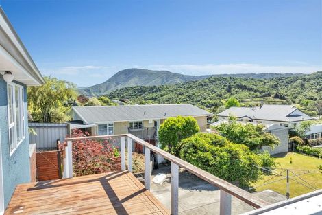 Photo of property in 82 Milton Terrace, Picton, 7220