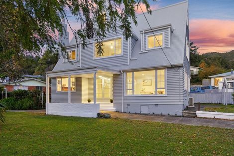 Photo of property in 117 Horoeka Street, Stokes Valley, Lower Hutt, 5019