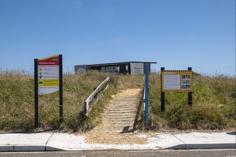 Photo of property in 15 Roma Way, Waitarere, 5510