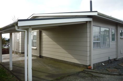 Photo of property in 15a Bayswater Place, Newlands, Wellington, 6037