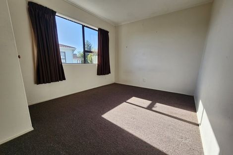 Photo of property in 3b Stroud Way, Newlands, Wellington, 6037