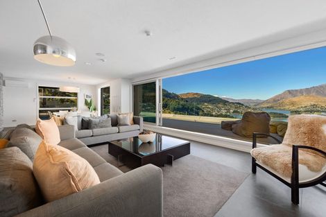 Photo of property in 6 Lordens Place, Fernhill, Queenstown, 9300