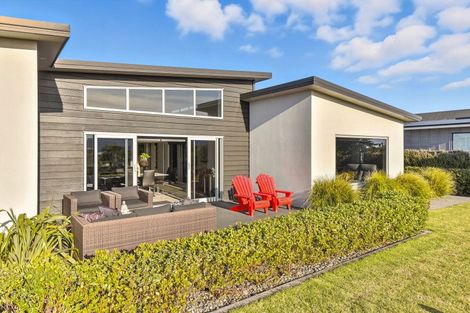 Photo of property in 22 Taranui Way, Paraparaumu Beach, Paraparaumu, 5032