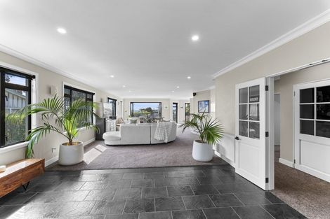 Photo of property in 1 Arden Place, Oakura, 4314