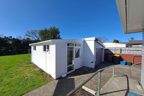 Photo of property in 9 Pukatea Street, Inglewood, 4330