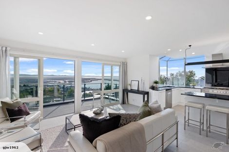 Photo of property in 214b Mount Pleasant Road, Mount Pleasant, Christchurch, 8081