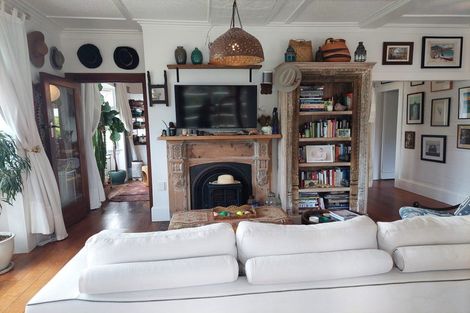 Photo of property in 20 Mcfarlane Street, Oakura, 4314