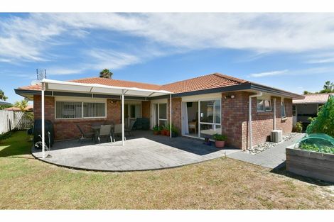 Photo of property in 110 Lakeside Drive, Orewa, 0931