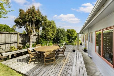 Photo of property in 39a Pohutukawa Avenue, Red Beach, 0932