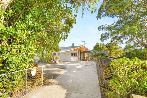 Photo of property in 28 Dawnhaven Drive, Te Atatu Peninsula, Auckland, 0610