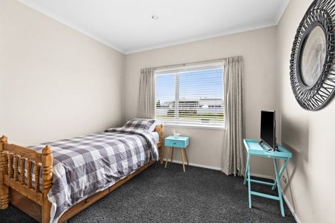 Photo of property in 60 Kapiti Drive, Poraiti, Napier, 4112