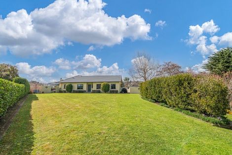 Photo of property in 33 Cashmere Drive, Fitzherbert, Palmerston North, 4410