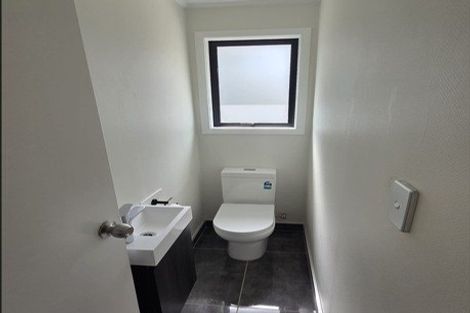 Photo of property in 35 Aronia Way, Goodwood Heights, Auckland, 2105