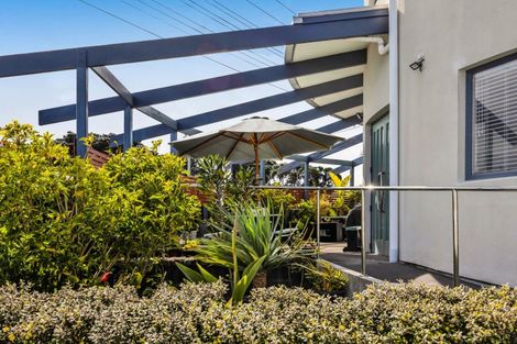 Photo of property in Headlands Opunake, 32 Fox Street, Opunake, 4616