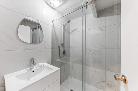 Photo of property in 18 Outlook Road, Greenhithe, Auckland, 0632