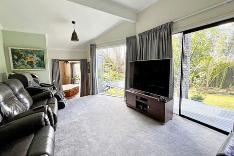 Photo of property in 131 Chelsea View Drive, Chatswood, Auckland, 0626