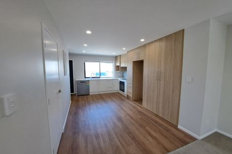 Photo of property in 2 Mikoikoi Crescent, Mangere Bridge, Auckland, 2022