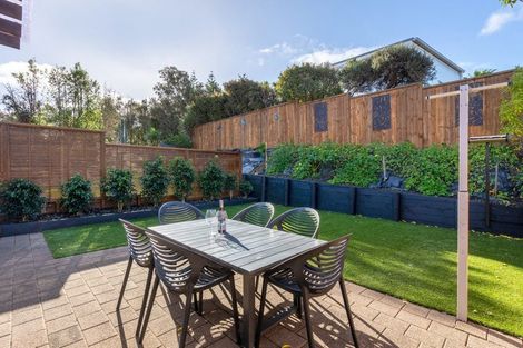 Photo of property in 10/8 Tobago Place, Sunnynook, Auckland, 0620