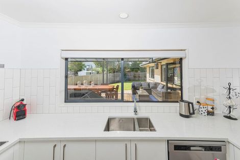 Photo of property in 12 Reybert Place, Massey, Auckland, 0614