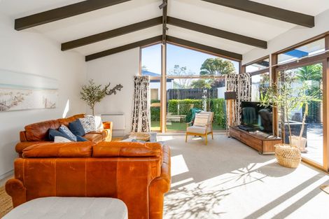 Photo of property in 16 Chilton Drive, Mairehau, Christchurch, 8052