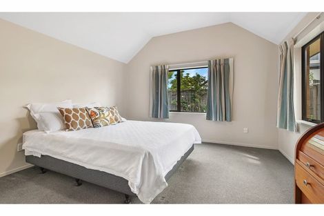 Photo of property in 35 Glenburn Place, Avonhead, Christchurch, 8042