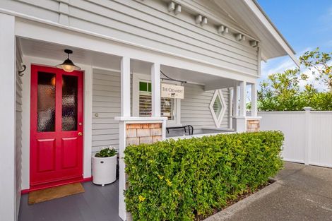 Photo of property in 18 William Bond Street, Stanley Point, Auckland, 0624
