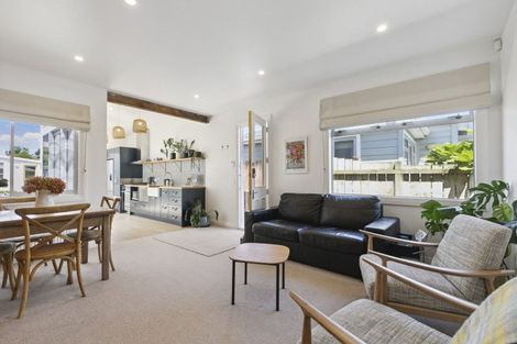 Photo of property in 201 Onepu Road, Lyall Bay, Wellington, 6022