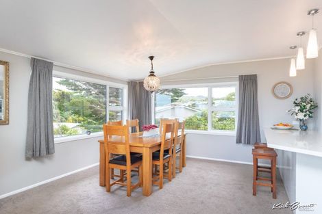 Photo of property in 39 Oakleigh Street, Maungaraki, Lower Hutt, 5010