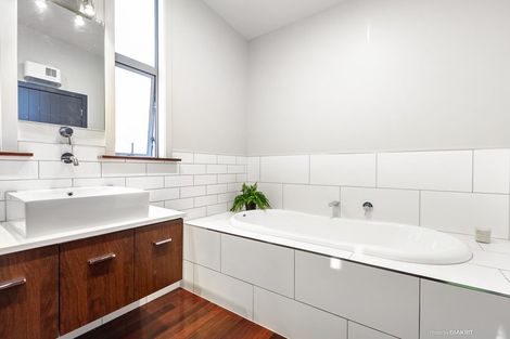 Photo of property in 30b Kaihuia Street, Northland, Wellington, 6012