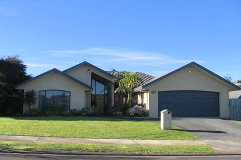 Photo of property in 11 Nephin Place, East Tamaki Heights, Auckland, 2016