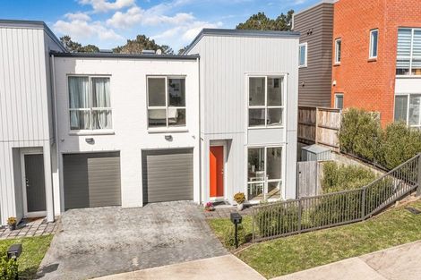 Photo of property in 10 Waimoana Close, Massey, Auckland, 0614