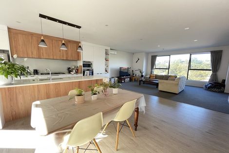 Photo of property in 2/4 Mcquoid Place, Glenfield, Auckland, 0629