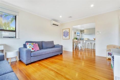 Photo of property in 9 Graham Avenue, Te Atatu Peninsula, Auckland, 0610
