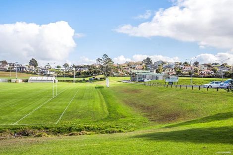 Photo of property in 2/494 East Coast Road, Windsor Park, Auckland, 0630