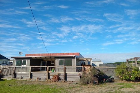 Photo of property in 1927 Parewanui Road, Parewanui, Bulls, 4894