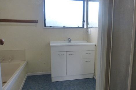 Photo of property in 12 Netherlands Avenue, Kelston, Auckland, 0602