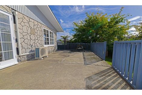 Photo of property in 19 Cyclarama Crescent, Massey, Auckland, 0614
